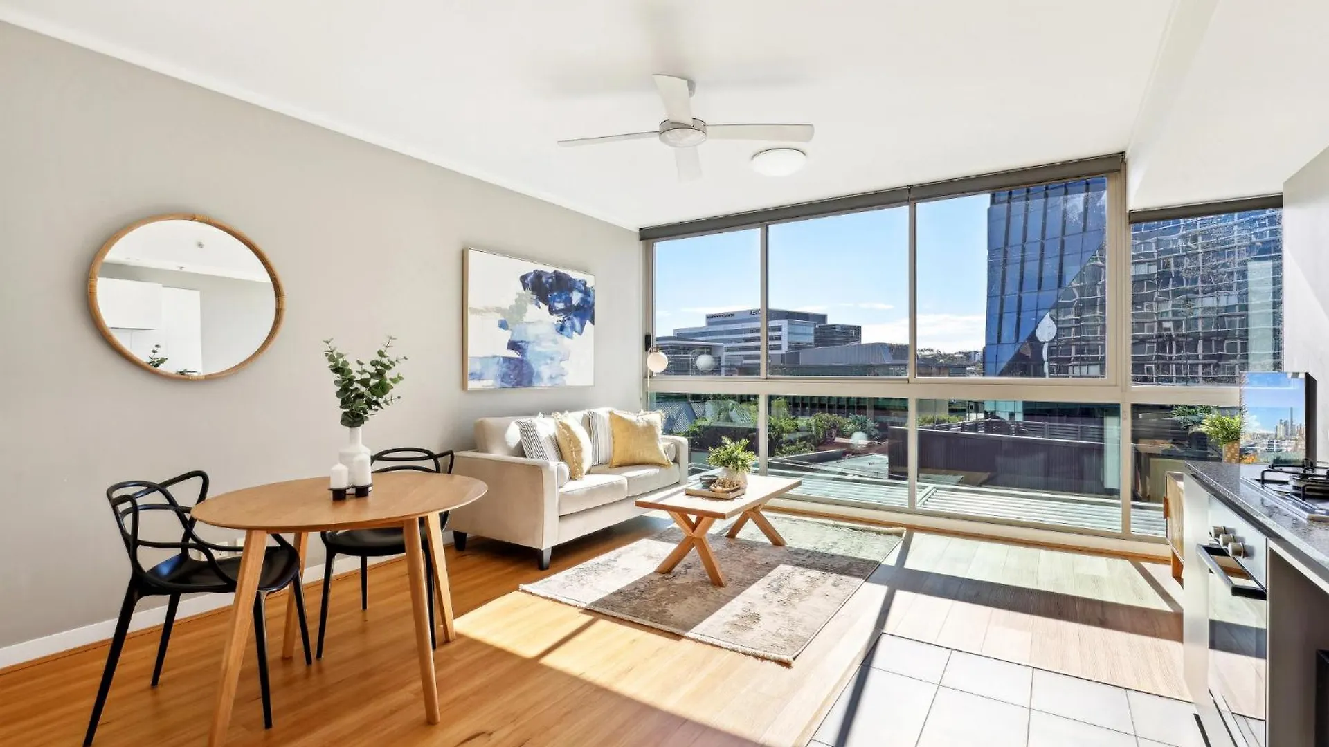 Elegant Inner-City 1-Bed With Rooftop Dining Brisbane 0*,